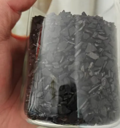¿Cómo facilita el carbón activado con recuperación de oro de cáscara de albaricoque la lixiviación en pilas y la recuperación del licor de cola?